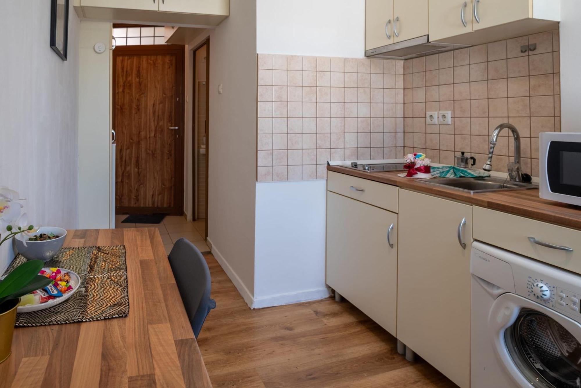 Central - Bright - Calm Studio For Solo Travellers Budapest Kültér fotó